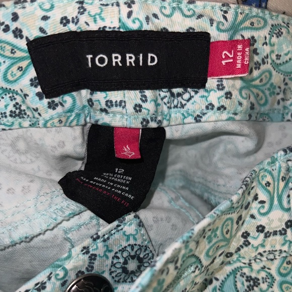 Torrid size 12 patterned jean capri - Picture 2 of 4